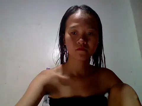 Yourlilpinayy online show from 04/16/26, 12:22