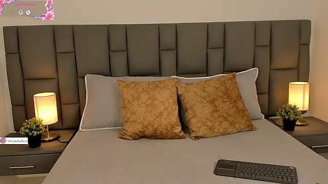 Snapshot of Amelie_Belle_ chatting on 02/23/26, 01:41 Amelie Belle online show from 02/23/26, 01:41