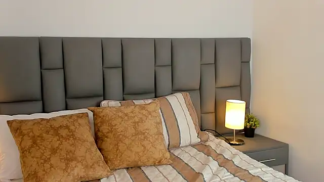 Amelie Belle  online show from 04/16/26, 11:55