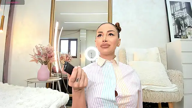 Snapshot of ElinaMoon_ chatting on 02/27/26, 06:57 ElinaMoon online show from 02/27/26, 06:57