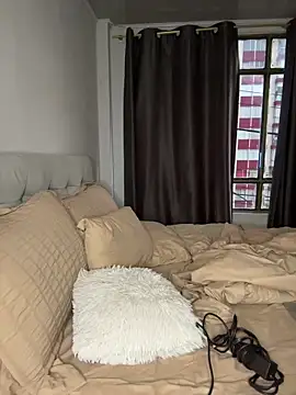 RachelWeisz  online show from 02/15/26, 11:08