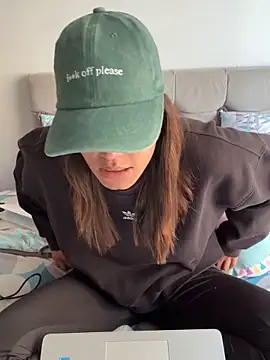 RachelWeisz  online show from 04/18/26, 07:58