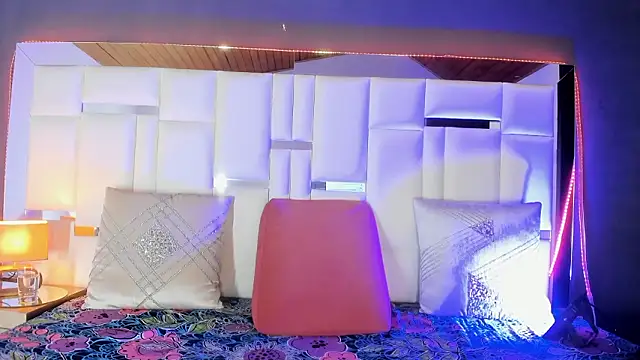 Snapshot of HilarySolis chatting on 02/23/26, 04:04 HilarySolis online show from 02/23/26, 04:04