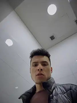 Snapshot of Eros_lee chatting on 02/19/26, 11:56 Eros lee online show from 02/19/26, 11:56