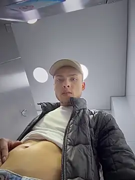 Snapshot of Eros_lee chatting on 02/21/26, 12:00 Eros lee online show from 02/21/26, 12:00