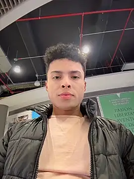 Snapshot of Eros_lee chatting on 03/01/26, 12:45 Eros lee online show from 03/01/26, 12:45