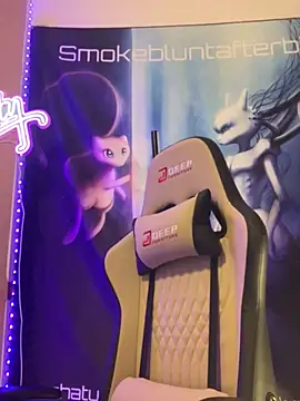 Snapshot of Smokebluntafterblunt chatting on 02/15/26, 12:25 Smokebluntafterblunt online show from 02/15/26, 12:25