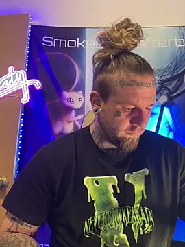 Snapshot of Smokebluntafterblunt chatting on 02/18/26, 12:23 Smokebluntafterblunt online show from 02/18/26, 12:23