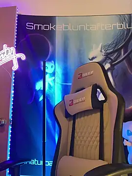 Snapshot of Smokebluntafterblunt chatting on 02/24/26, 12:47 Smokebluntafterblunt online show from 02/24/26, 12:47