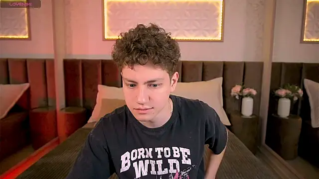 Snapshot of StefanBev chatting on 02/18/26, 07:32 StefanBev online show from 02/18/26, 07:32