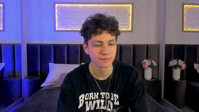 Snapshot of StefanBev chatting on 02/25/26, 07:45 StefanBev online show from 02/25/26, 07:45