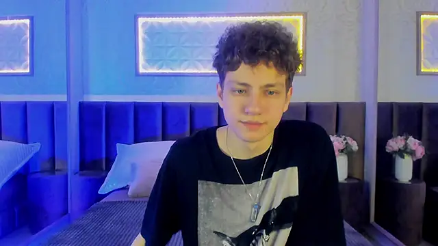 Snapshot of StefanBev chatting on 02/28/26, 08:32 StefanBev online show from 02/28/26, 08:32