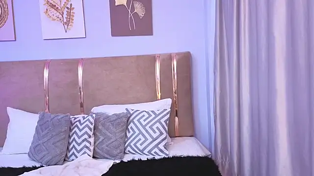 Mia Naive online show from 03/15/26, 12:55