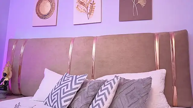 Mia Naive online show from 03/18/26, 12:08