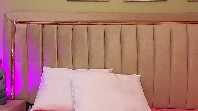 Mia Naive online show from 03/19/26, 11:58