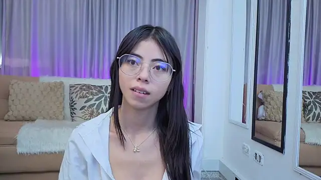 Mia Naive online show from 05/27/26, 12:02