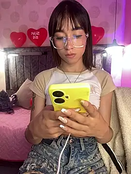 Snapshot of alahia_pink chatting on 02/18/26, 03:13 alahia pink online show from 02/18/26, 03:13