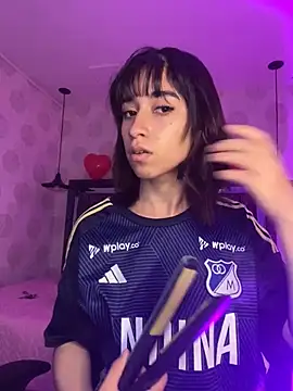 Snapshot of alahia_pink chatting on 02/25/26, 04:00 alahia pink online show from 02/25/26, 04:00