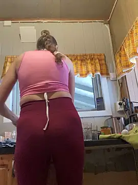 Snapshot of Midnight_Munch chatting on 02/25/26, 08:35 Midnight Munch online show from 02/25/26, 08:35