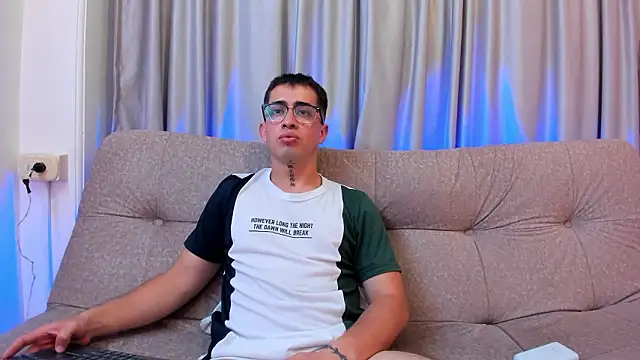 Snapshot of Tommas_Jhonson chatting on 02/20/26, 06:26 Tommas Jhonson online show from 02/20/26, 06:26