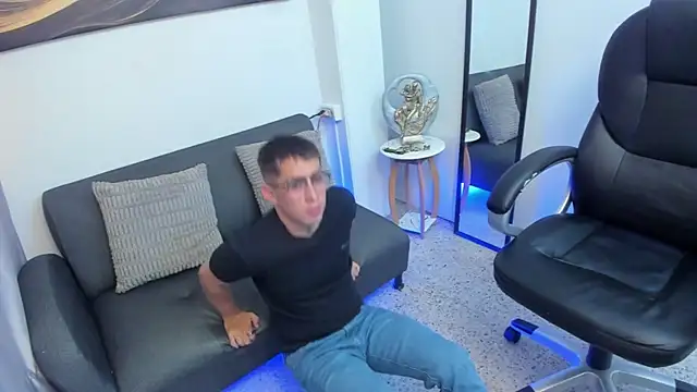 Snapshot of Tommas_Jhonson chatting on 02/21/26, 03:51 Tommas Jhonson online show from 02/21/26, 03:51