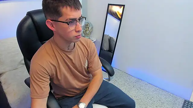 Snapshot of Tommas_Jhonson chatting on 02/28/26, 01:39 Tommas Jhonson online show from 02/28/26, 01:39