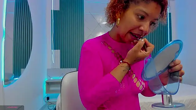 Snapshot of Shantall-blue chatting on 02/11/26, 08:03 Shantall-blue online show from 02/11/26, 08:03