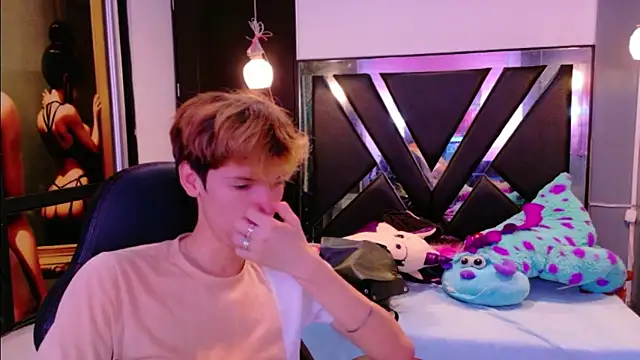 Snapshot of Liam_Green1 chatting on 02/11/26, 12:10 Liam Green1 online show from 02/11/26, 12:10