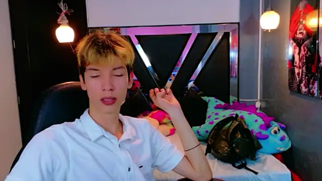 Snapshot of Liam_Green1 chatting on 02/20/26, 12:05 Liam Green1 online show from 02/20/26, 12:05