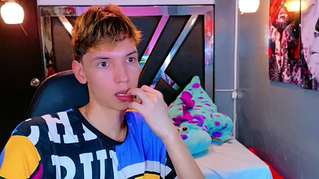 Snapshot of Liam_Green1 chatting on 02/22/26, 01:20 Liam Green1 online show from 02/22/26, 01:20