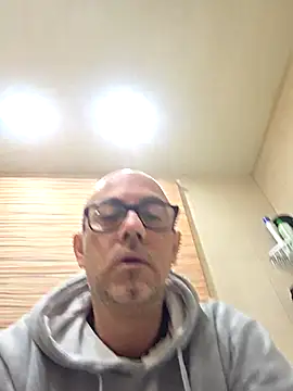 pareja47 online show from 02/21/26, 06:42