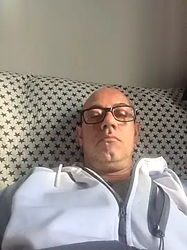 pareja47 online show from 04/24/26, 08:17