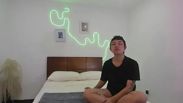 Snapshot of hardcoreheat_ind chatting on 02/13/26, 11:01 hardcoreheat ind online show from 02/13/26, 11:01