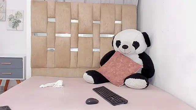 Snapshot of ValentiinaMoon chatting on 02/11/26, 07:52 ValentiinaMoon online show from 02/11/26, 07:52