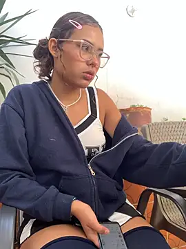 Snapshot of Rylia chatting on 02/27/26, 01:33 Rylia online show from 02/27/26, 01:33