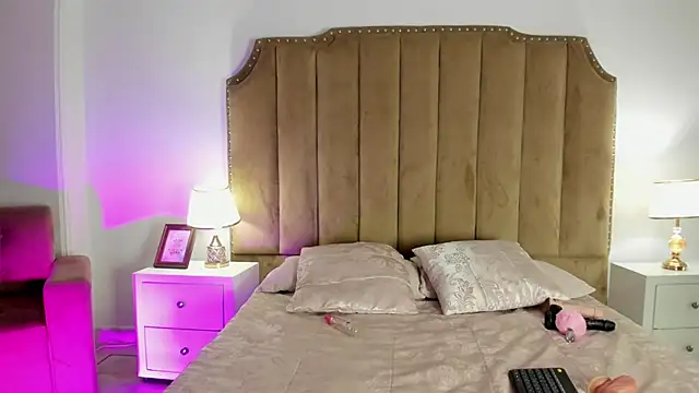 Alessiia Moon online show from 04/18/26, 08:42