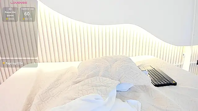 Kloe skinny online show from 04/15/26, 07:58