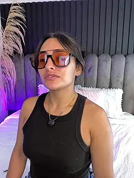 Snapshot of Nanda_vixen_ chatting on 06/03/26, 11:21 Nanda vixen online show from 06/03/26, 11:21