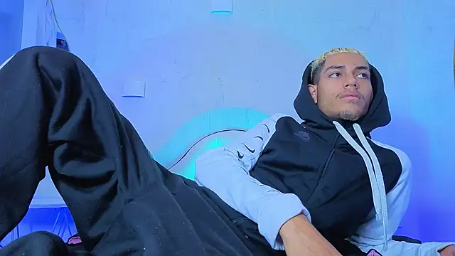 ItsZairen online show from 04/15/26, 03:57