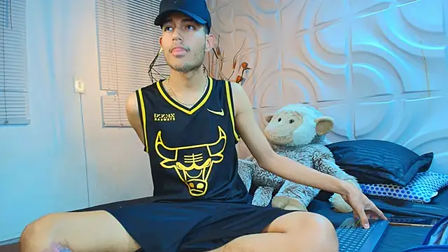 ItsZairen online show from 04/17/26, 04:26