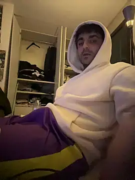 Snapshot of elia2711 chatting on 02/11/26, 01:43 elia2711 online show from 02/11/26, 01:43