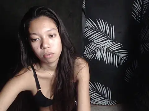 Snapshot of urgirlyflor chatting on 05/05/26, 02:03 urgirlyflor online show from 05/05/26, 02:03