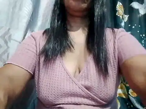 Snapshot of suzzie_hot chatting on 03/05/26, 07:21 suzzie hot online show from 03/05/26, 07:21