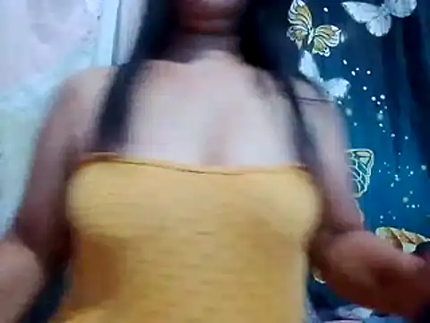 Snapshot of suzzie_hot chatting on 03/10/26, 02:11 suzzie hot online show from 03/10/26, 02:11