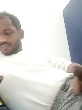 Snapshot of Daddyishere_19 chatting on 02/11/26, 05:34 Daddyishere 19 online show from 02/11/26, 05:34