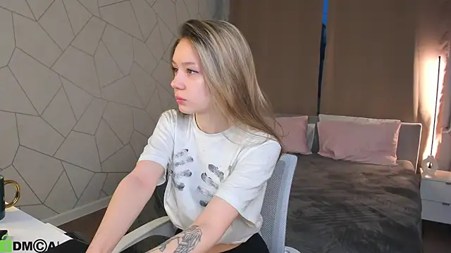 Mini Allice online show from 02/12/26, 01:22