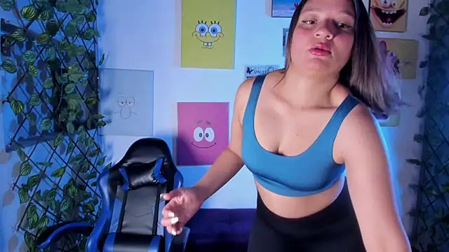 Snapshot of Juli_W chatting on 02/15/26, 02:58 Juli W online show from 02/15/26, 02:58