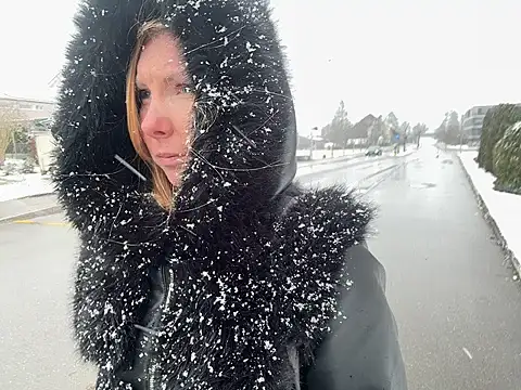 Snapshot of JenyJanys chatting on 02/18/26, 12:01 JenyJanys online show from 02/18/26, 12:01