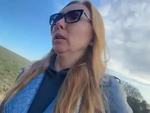 Snapshot of JenyJanys chatting on 03/03/26, 04:02 JenyJanys online show from 03/03/26, 04:02