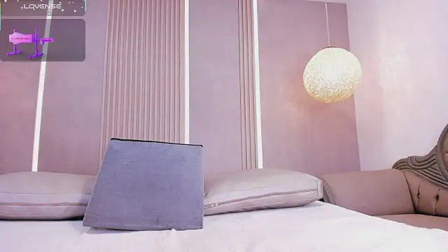 eva lain online show from 04/23/26, 12:29